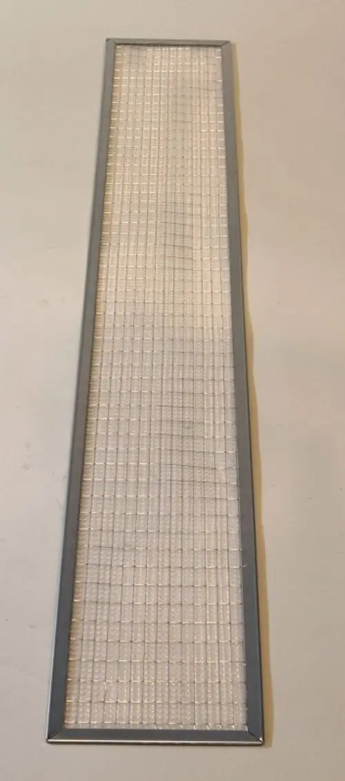 Luftfilter mit rechteckigem Metallrahmen und engmaschigem Gitter, geeignet für Anwendungen von Remko, zur Luftreinigung in Klimaanlagen oder Lüftungsanlagen.
