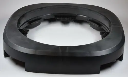 Tragring aus schwarzem Kunststoff, geeignet für Anwendungen im Klimabereich, hergestellt von Remko. Das Produkt hat eine ovale Form und mehrere Verzahnungen für die Anbringung.