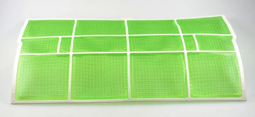 Grüner Umluftfilter mit mehreren rechteckigen Sektionen, hergestellt von Remko, auf hellem Hintergrund.