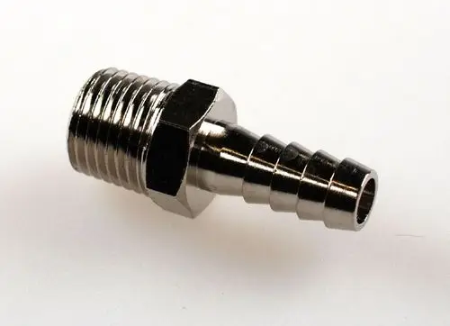 Schlauchanschluss aus Metall, mit gewindeloser Spitze und hexagonalem Gehäuse, wie es in Remko-Produkten verwendet wird.