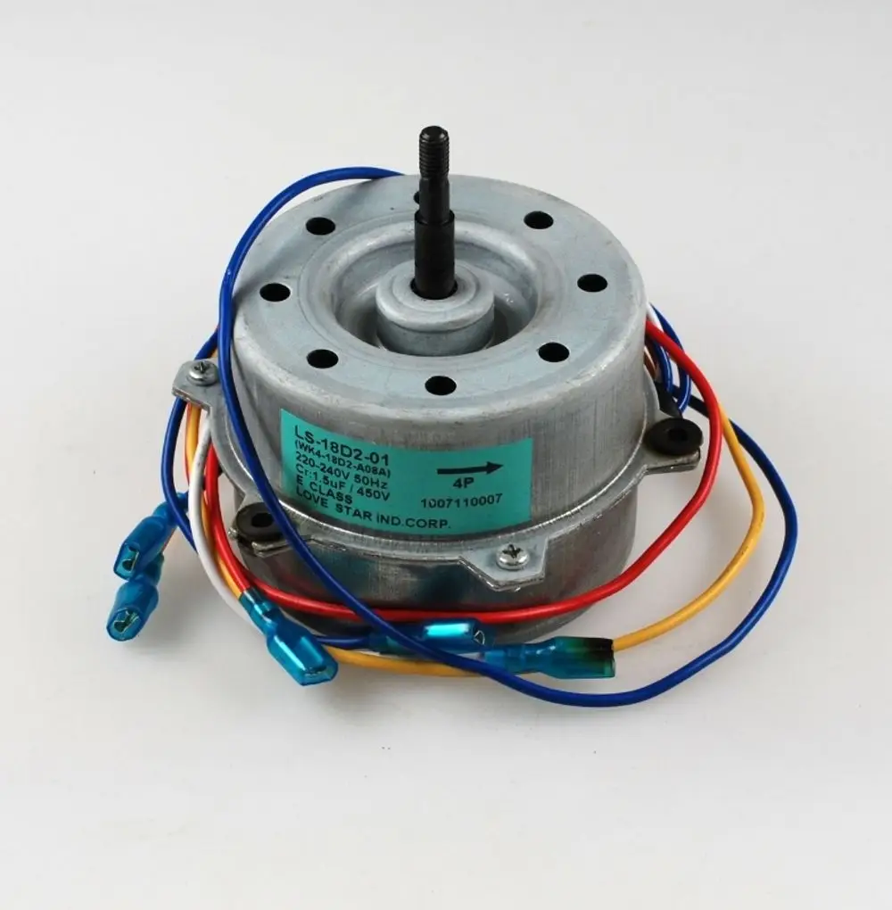Ventilatormotor mit mehreren Anschlusskabeln, verwendet in Klimageräten oder Lüftungssystemen. Er stammt von der Marke Remko und weist eine robuste Bauweise auf.