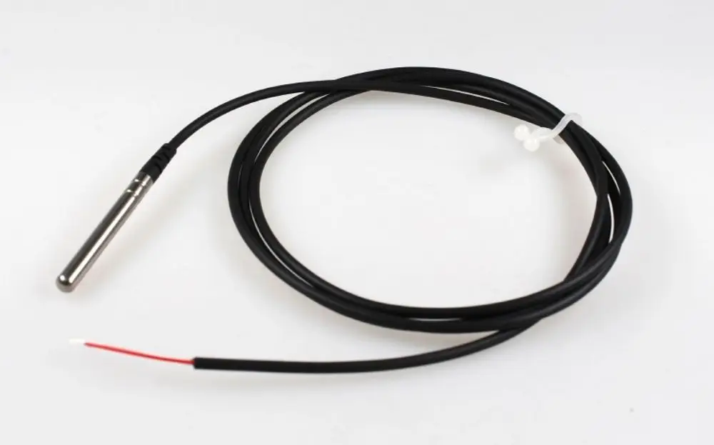 Edelstahlsonde mit einem Kabel, hergestellt von Remko. Die Sonde hat eine robuste Bauweise und ist für Temperaturmessungen geeignet.