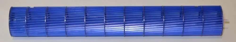 Blaues Ventilatorrad mit gerillter Oberfläche, hergestellt von Remko. Das Produkt hat eine zylindrische Form und ist mit feinen Streben versehen.