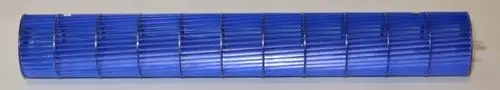 Blaues Ventilatorrad mit gerillter Oberfläche, hergestellt von Remko. Das Produkt hat eine zylindrische Form und ist mit feinen Streben versehen.
