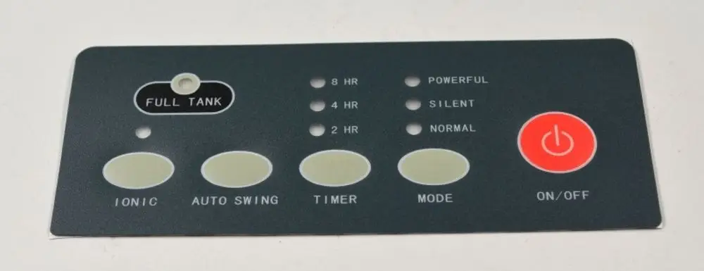 Bedientableau von Remko mit Tasten für Funktionen wie Timer, Modus, Auto Swing und Ionic. Anzeige für den „Full Tank“ und Betriebsstatus mit ein-/aus-Schalter.