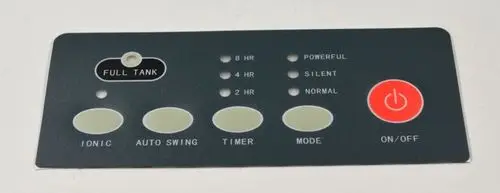 Bedientableau von Remko mit Tasten für Funktionen wie Timer, Modus, Auto Swing und Ionic. Anzeige für den „Full Tank“ und Betriebsstatus mit ein-/aus-Schalter.