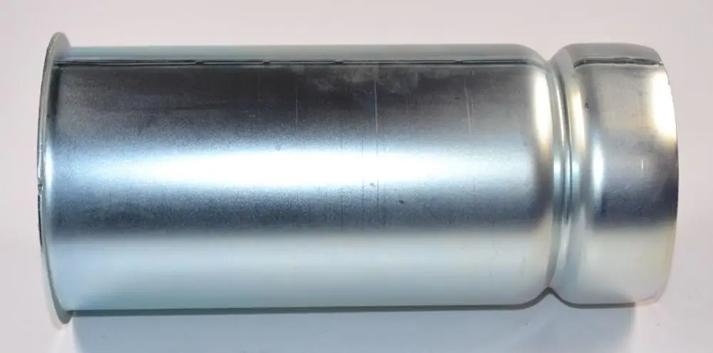 Zylindrisches Metallrohr in silberner Ausführung, hergestellt von Remko. Die Oberfläche ist glatt und reflektierend, geeignet für technische Anwendungen.