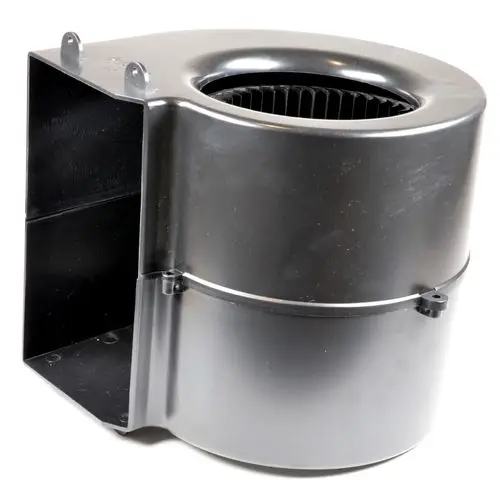 Ventilator von Remko, mit einem runden Gehäuse und seitlicher Anordnung. Das Produkt zeigt eine Öffnung für Luftzufuhr und ein Lüfterrad im Inneren.