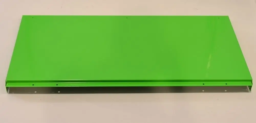 Grünes, rechteckiges Metallblech mit glatter Oberfläche und Löchern zur Befestigung. Produkt von Remko, geeignet für verschiedene Anwendungen.