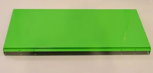 Grünes, rechteckiges Metallblech mit glatter Oberfläche und Löchern zur Befestigung. Produkt von Remko, geeignet für verschiedene Anwendungen.