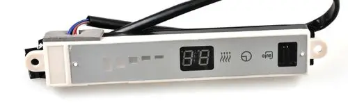 Remko Displayplatine mit digitalen Anzeigen und Steuerungselementen, geeignet für spezifische Anwendungen im Bereich Heizung oder Klimatisierung.
