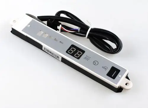Platine mit LED-Display und Anschlusskabel, möglicherweise für Klimageräte von Remko, zur Anzeige von Temperaturen und Betriebszuständen.