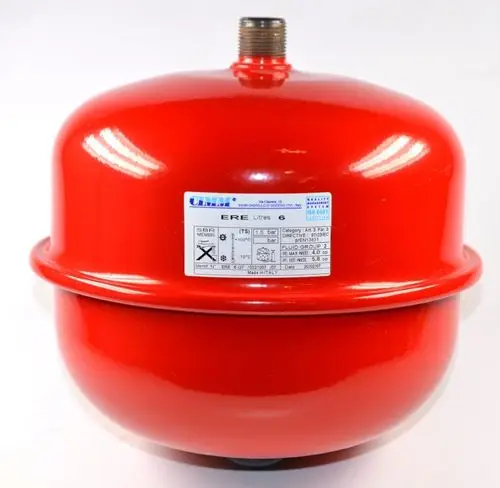 Rotes Membranausdehnungsgefäß von Remko mit Gewindeanschluss. Das Gerät ist für hydraulische Systeme konzipiert und weist eine technische Kennzeichnung auf.