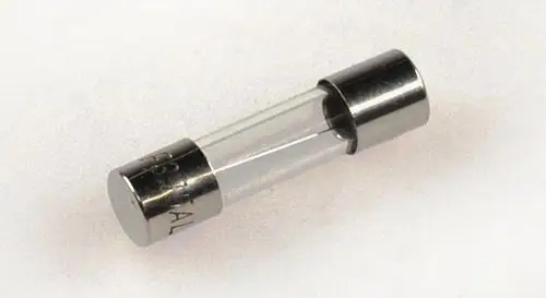 Sicherung aus Glas und Metall für elektrische Anwendungen, möglicherweise für die Umwälzpumpe von Remko, mit klar erkennbarer Konstruktion.