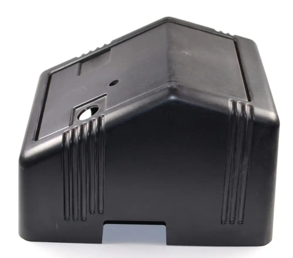 Schwarze Brennerhaube mit einfacher Form und seitlichen Rillen von der Marke Remko. Das Produkt ist robust und kann für verschiedene Anwendungen genutzt werden.