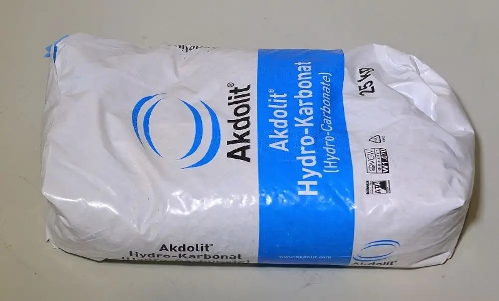 Ein Sack Akdolit Hydro-Karbonat (Hydro-Carbonate) mit 25 kg Gewicht.