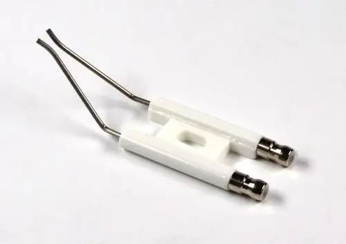 Zündelektrodenblock mit zwei Metallstiften und isolierendem Kunststoffkörper. Hersteller: Remko. Die Elektroden sind für die Zündung in Heizgeräten konzipiert.