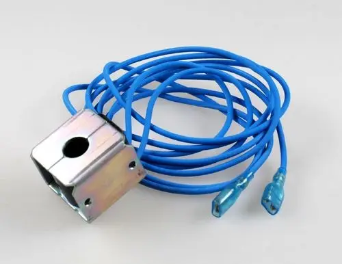 Umkehrventil mit Spule, verkabelt mit blauen Leitungen. Das Produkt zeigt eine Metallkonstruktion und ist möglicherweise für Anwendungen von Remko geeignet.