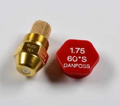 Goldfarbener Öldüsenkopf mit Filter und roter Kappe von Remko, auf der Angaben zu Größe und Grad sichtbar sind.