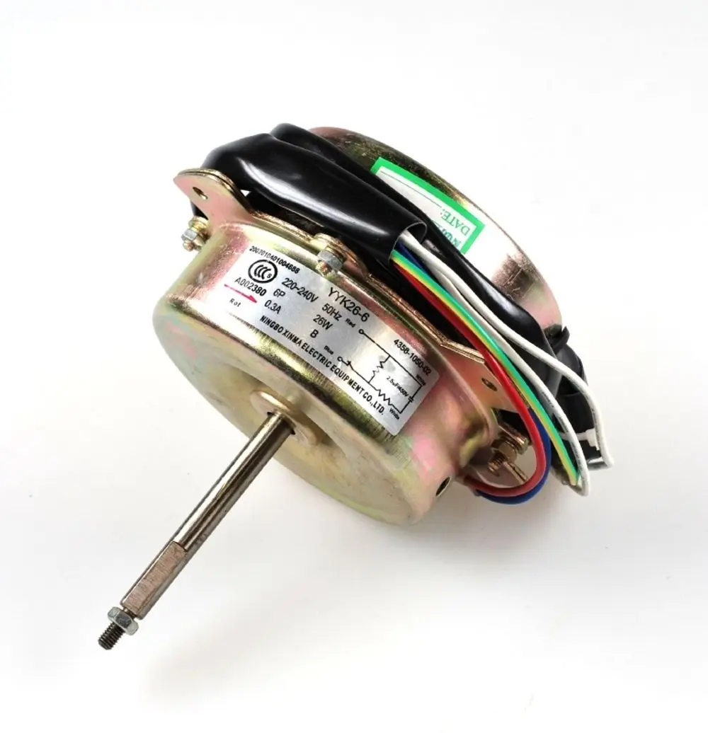 Ventilatormotor von Remko mit mehreren farbigen Drähten und einer schmalen Welle, montiert auf einer metallischen Basis. Typennummer YKZB-6 auf dem Gehäuse sichtbar.