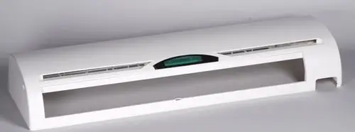 Weiße Vorderwand für ein Klimagerät der Marke Remko, mit schmalen Lüftungsschlitzen und einem transparenten Bereich in der Mitte.