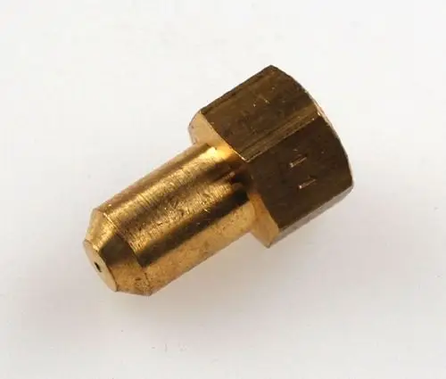 Gasdüse aus Messing mit sechseckigem Kopf, geeignet für Remko Heizgeräte. Die Düse hat eine konische Form und eine zentrale Bohrung.
