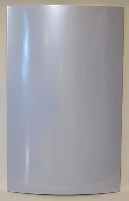 Graues, glänzendes Frontblech mit abgerundeten Ecken, platziert vor einer hellen Wand. Es handelt sich um ein Teileprodukt der Marke Remko.