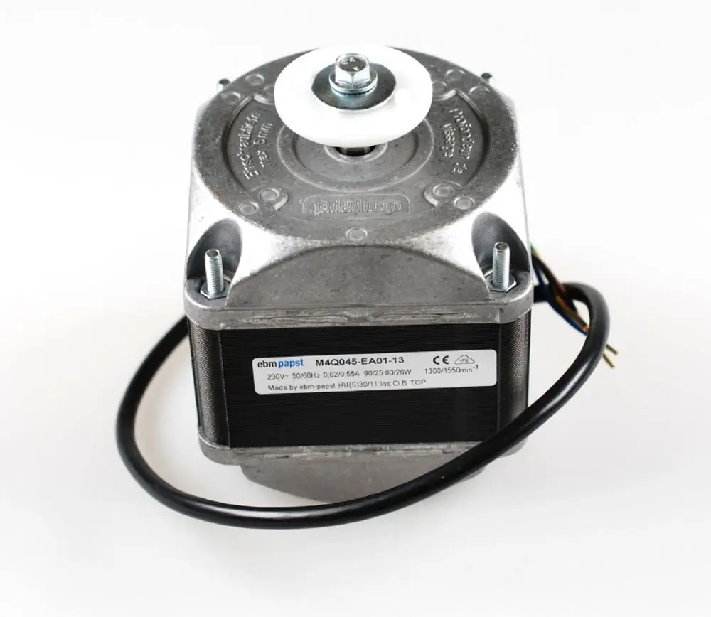 Ventilatormotor mit Metallgehäuse und Anschlusskabel, ausgestattet mit einer Antriebswelle. Hersteller: Remko.