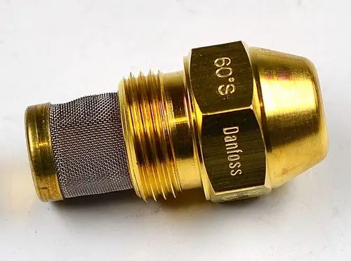 Edelstahlfilter mit Gewindeanschluss, Teil einer Heizungsanlage. Produkt stammt von Remko, zur Regelung von Ölströmen in Heizsystemen konzipiert.