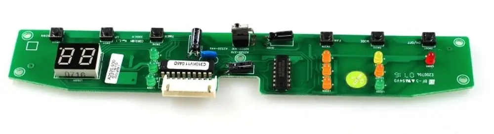 Grüne Steuerplatine mit Display, Tasten und mehreren LEDs, verwendet in Geräten der Marke Remko, beispielsweise für das Bedientableau der MKT-Serie.