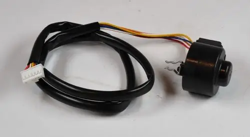 Schwarze Spule mit Kabeln und Stecker, möglicherweise für ein Expansionsventil. Produkt von Remko, geeignet für Heizungs- oder Kühlanwendungen.
