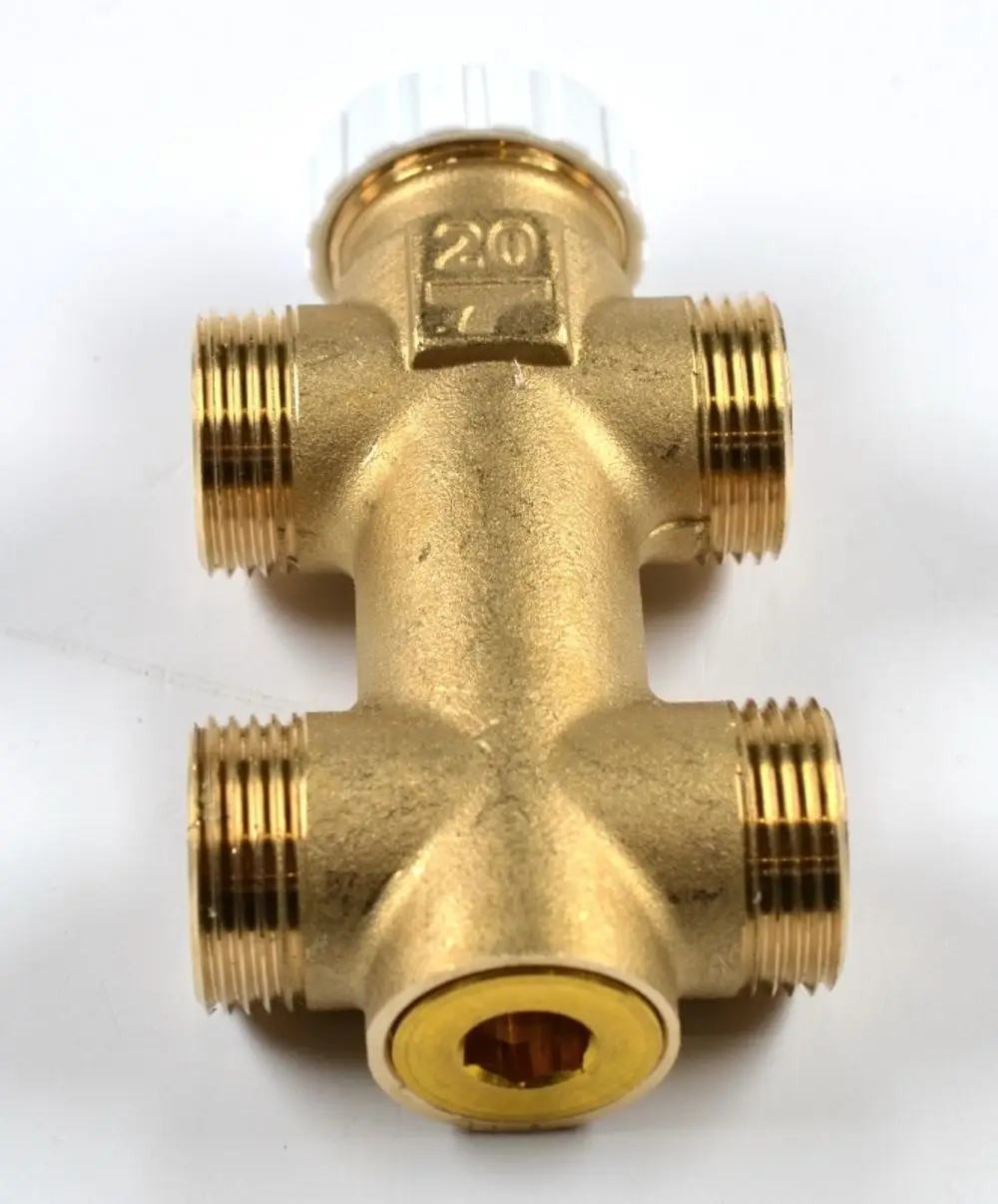 2-Wege-Ventil von Remko, aus Messing mit mehreren Gewinden. Geeignet für hydraulische Systeme, mit einem weißen Drehknopf zur Steuerung des Wasserdurchflusses.