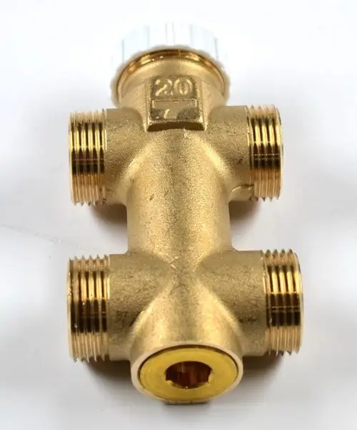 2-Wege-Ventil von Remko, aus Messing mit mehreren Gewinden. Geeignet für hydraulische Systeme, mit einem weißen Drehknopf zur Steuerung des Wasserdurchflusses.