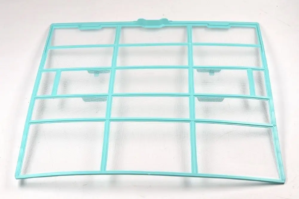 Luftfilter von Remko in rechteckiger Form mit mehreren Netzgitterfeldern, transparentem Design und hellblauer Umrandung, geeignet für Luftfilteranwendungen.