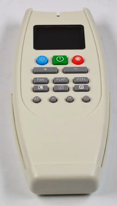 IR-Fernbedienung in hellem Design mit Tasten für verschiedene Funktionen, hergestellt von Remko. Das Display ist oberhalb der Tasten positioniert.