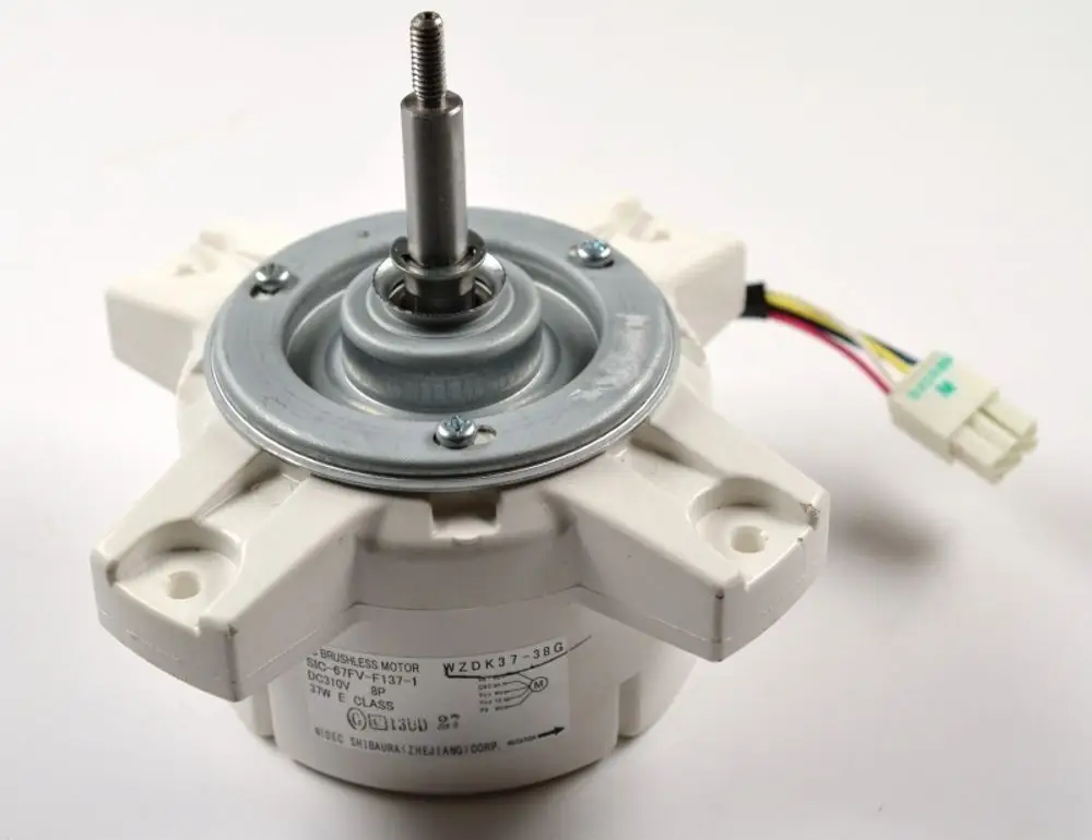 Brushless-Motor mit Metallachse und mehreren Anschlussdrähten, zur Verwendung in Anwendungen wie Klimaanlagen, hergestellt von Remko.