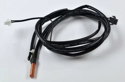 Temperatursensor von Remko mit kupferner Spitze und mehreren Kabeln für die Verbindung, geeignet für verschiedene Anwendungen in Heiz- oder Klimageräten.