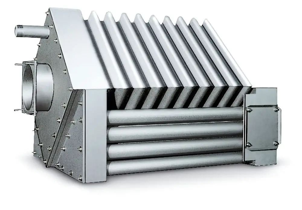 Brennkammer von Remko, bestehend aus mehreren Rohrleitungen und einem ventilartigen Anschluss, robustes Design mit einer schrägen Oberflächenstruktur.