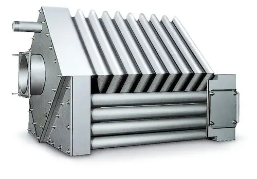 Brennkammer von Remko, bestehend aus mehreren Rohrleitungen und einem ventilartigen Anschluss, robustes Design mit einer schrägen Oberflächenstruktur.