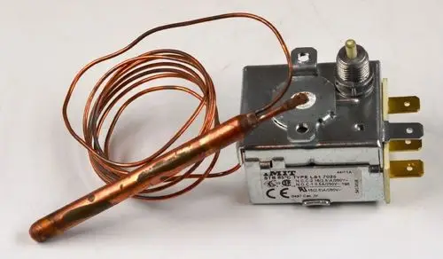Thermostat mit einem Metallgehäuse, einem langen Sensorrohr und mehreren Anschlussklemmen. Die Marke Remko ist auf dem Produkt sichtbar.