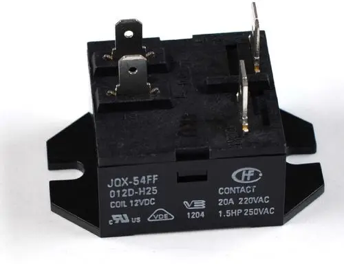 Relais von Remko mit einer Nennspannung von 12V DC. Es besitzt Anschlusskontakte und ist für hohe Spannungen und Ströme ausgelegt.