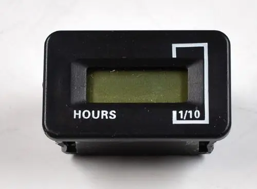 Digitaler Betriebsstundenzähler von Remko mit LCD-Anzeige, der Betriebsstunden in 1/10-Stunden-Einheiten anzeigt. Gehäuse in Schwarz.
