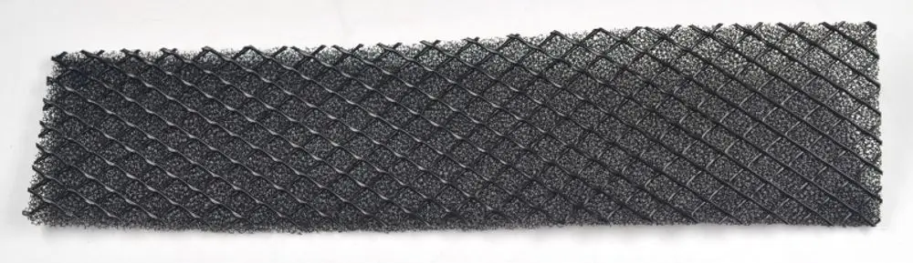 Schwarzer Feinstaubfilter mit rautenförmig geschichtetem Design, geeignet für bestimmte Luftfilteranlagen der Marke Remko.