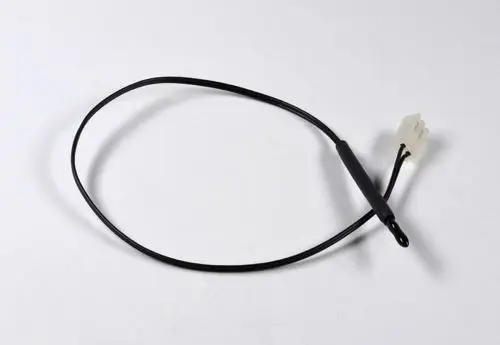 Schwarzes Kabel mit einer Verbindung für einen Sensor, geeignet für Remko Umluftgeräte, um die Luftzirkulation zu überwachen.