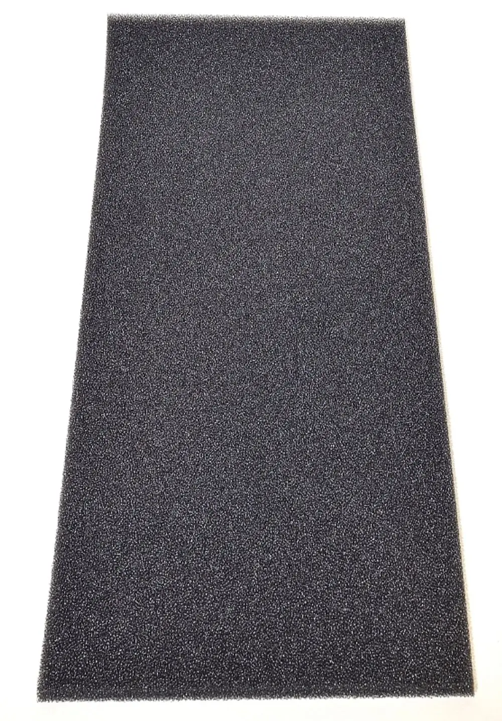 Filtermatte in dunkler Farbe, deutlich strukturierte Oberfläche, passend für Verwendung mit Remko Geräten zur Luftfiltration.