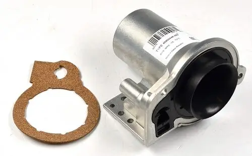 Remko-Ventilationskomponente aus Metall mit schwarzem Kunststoffelement. Gasket zur Abdichtung daneben. Ergonomisches Design für die Installation in Heizsystemen.