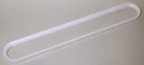 Seitenblende in weißer Farbe, hergestellt von Remko, mit einer einfachen, länglichen Form und runden Enden. Sie liegt flach auf einer neutralen Oberfläche.