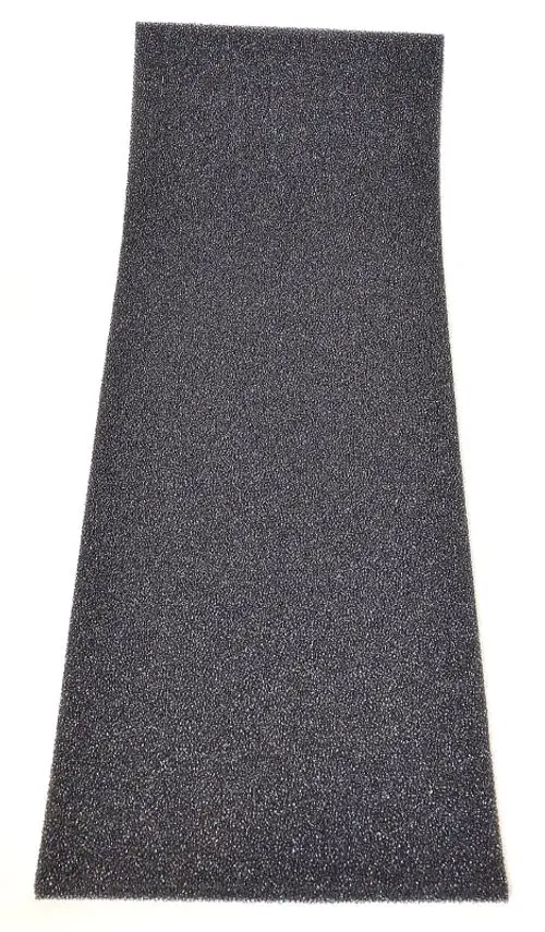 Schwarze Filtermatte mit feiner, strukturierten Oberfläche, geeignet für Luftfilteranwendungen. Produkt von Remko, bietet Staub- und Schmutzfiltration.