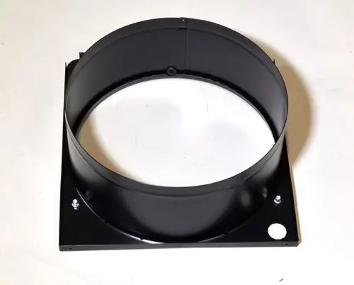 Runde schwarze Rückwand aus Metall mit einer Öffnung in der Mitte und einer quadratischen Basis. Ein Produkt von Remko zur Montage.