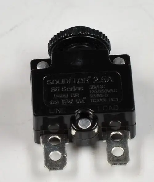 Schutzschalter mit Resetbutton von Remko, rechteckige Bauform, schwarze Kunststoffoberfläche, zwei Anschlussklemmen für elektrische Verdrahtung.